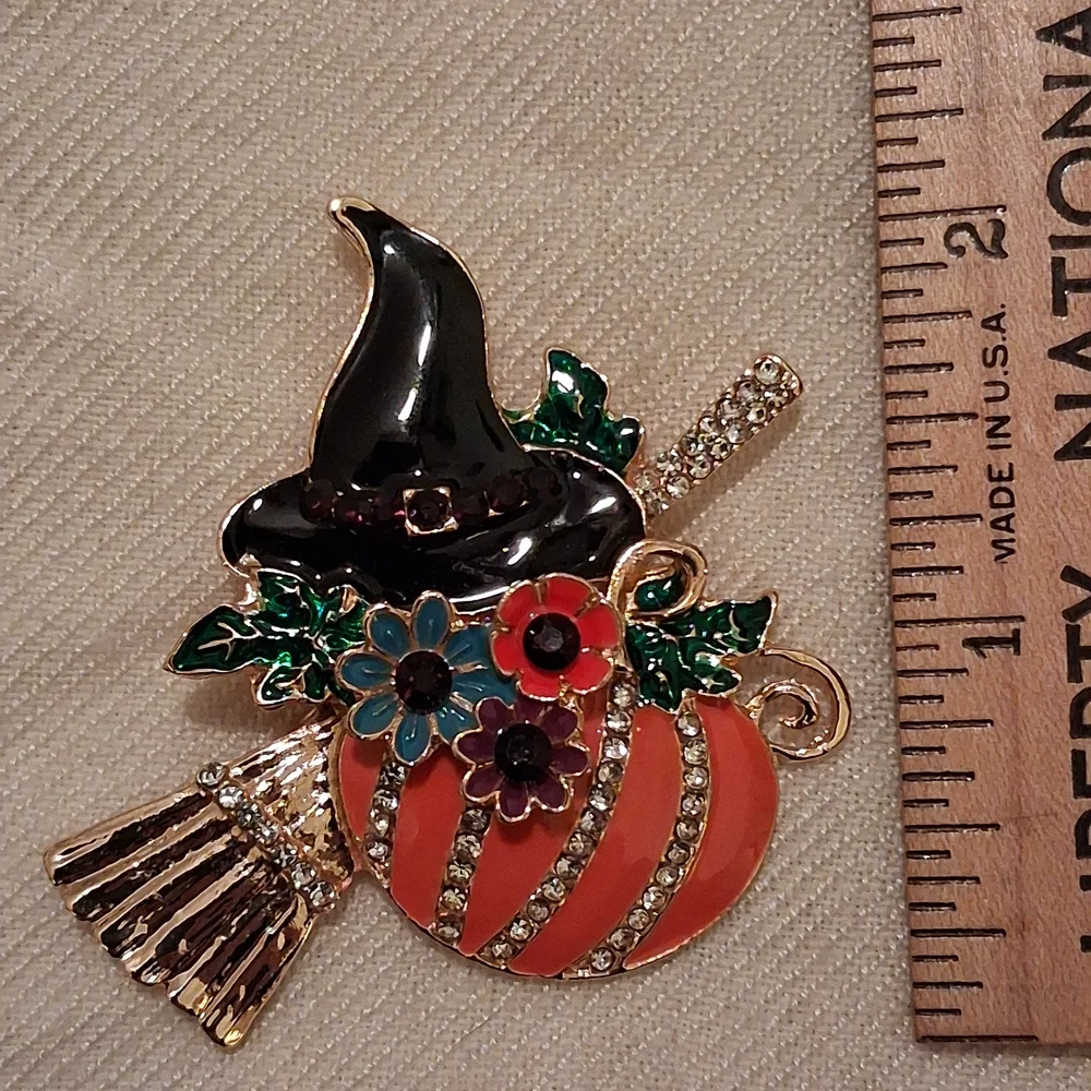 Halloween Witch Hat Brooch with Pumpkin, Broom, and Flowers - Picture 4 of 6